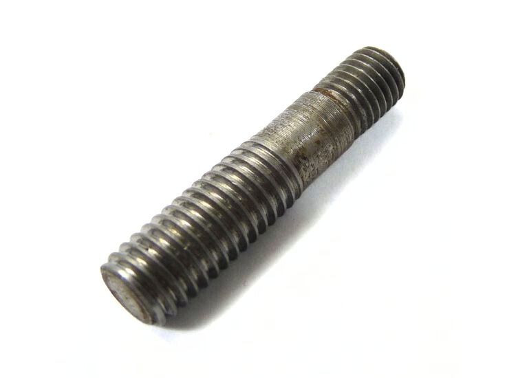 Lambretta Stepped stud, 7 to 8mm - 18x8x9mm, Lambretta gearbox endplate, long type, MB
